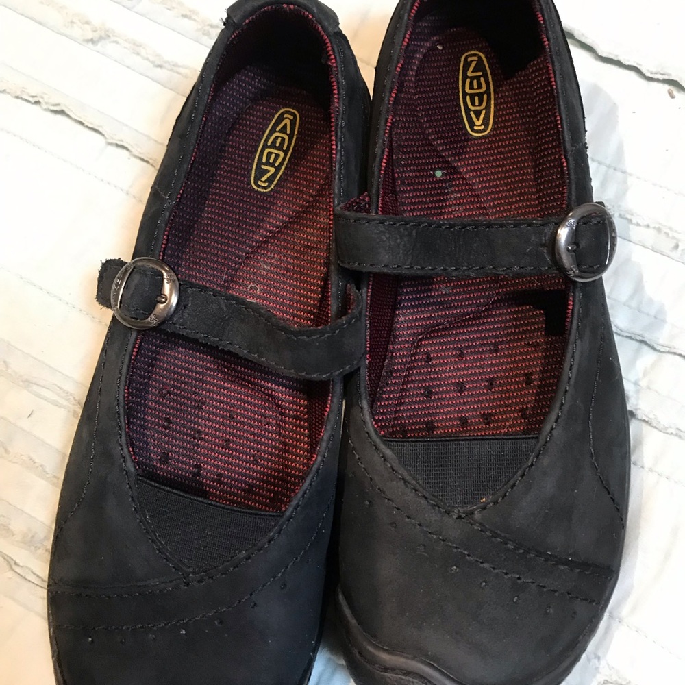 Keen Mary Janes Size 7.